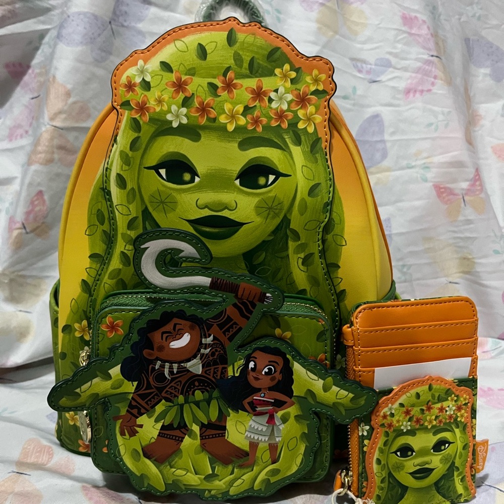 NWT Moana Loungefly and card holder